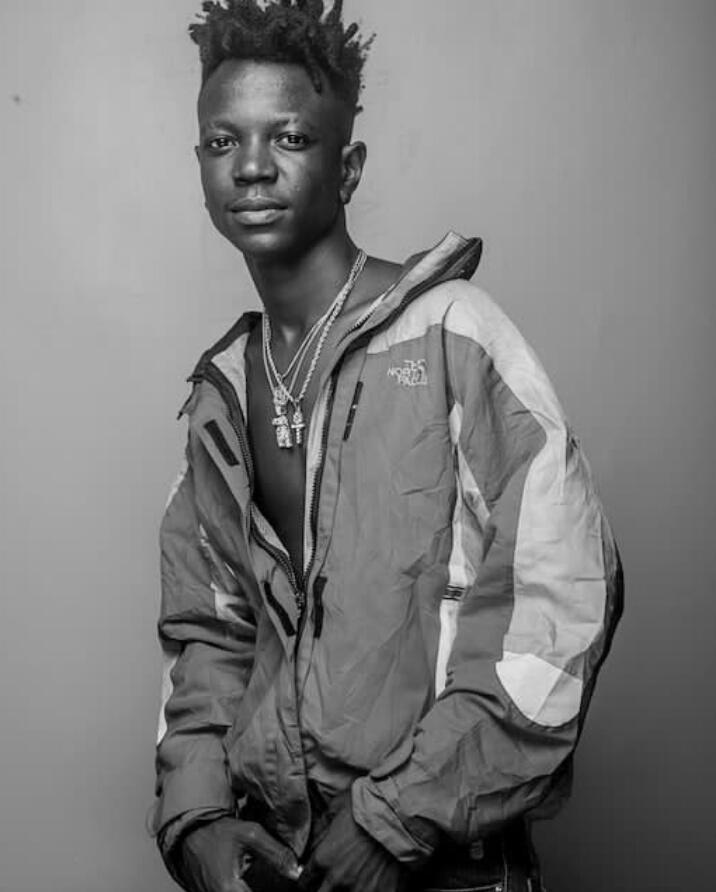 djhiplus92's tweet photo. #KamatiaHii 
Kuna #Fununu zipo kitaani eti muda wowote kuanzia sasa tunaweza kupokea brand new 🔥 from @YMsodoki, More stories dondoka na #Bongo360 with @AdamSolinzatz on the 🎤| @DjDjhiplus yupo tayari kupokea request yako.. Leo ni mwendo wa #OldSchoolFlaver.. https://t.co/pX6ODnoTKk