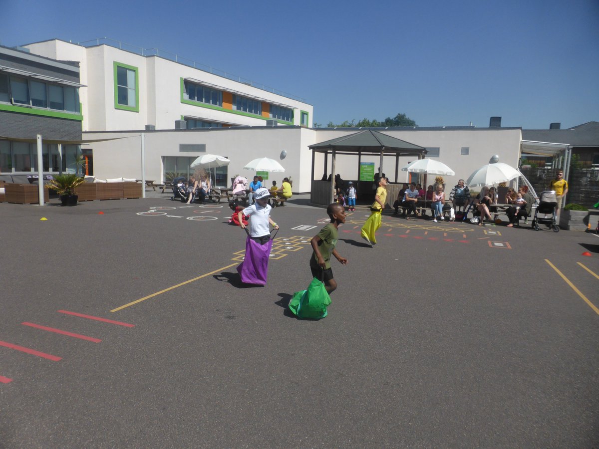 Hazel@Foxfield tweet media