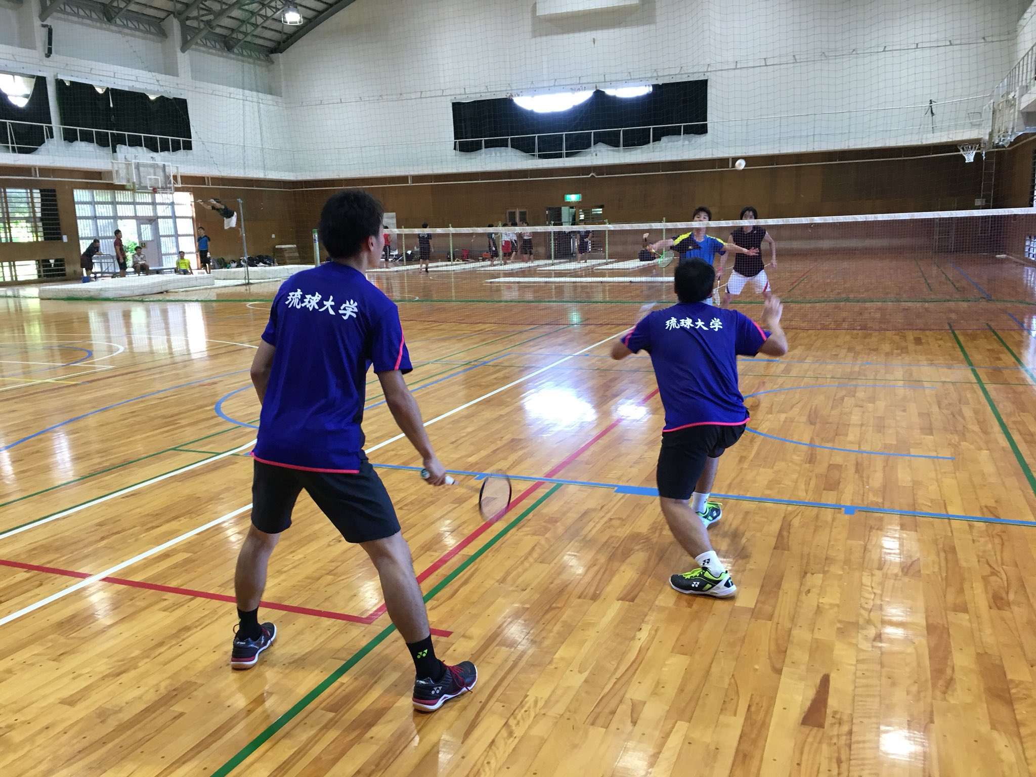 تويتر 琉球大学 男女バドミントン部 على تويتر 今日は待ちに待った新しいユニフォームが届きました Yonexさんのとっても カッコいいユニフォームです グリーンスマッシュさん いつもお世話になっております 琉球大学バドミントン部 Yonex グリスマ