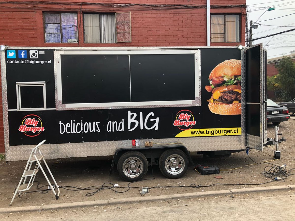 Katherine81g's tweet photo. @MuchoGustoMEGA Ayuden a difundir. Nos Robaron nuestro Food truck ayer en Talagante. Mide 5 mts d largo y 3 d alto. Necesitamos un Dron para buscarlo porq acá hay mucha parcela. Ayuden por favor. https://t.co/iM1QFRyRNd
