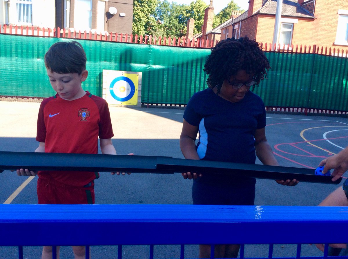 Y4StCecilias's tweet photo. Year 4 having fun with John, playing team building games! #SportsandHealthWeek https://t.co/OZkUh2MnpS