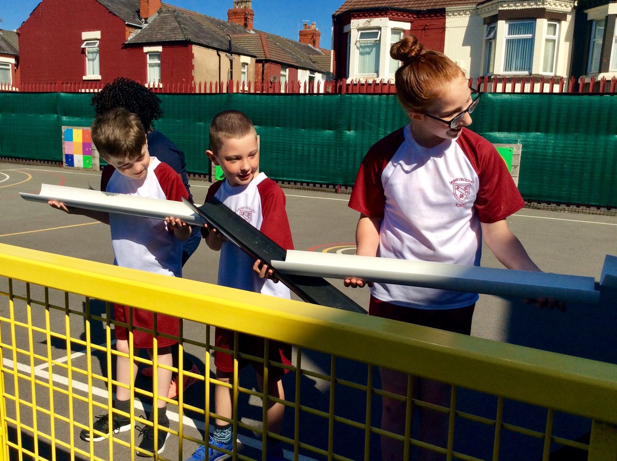 Y4StCecilias's tweet photo. Year 4 having fun with John, playing team building games! #SportsandHealthWeek https://t.co/OZkUh2MnpS