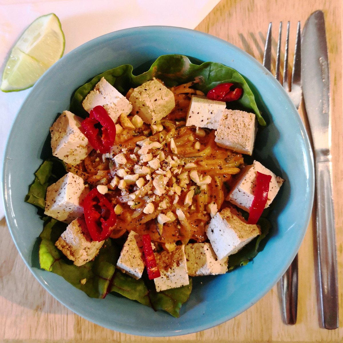 Our new #vegan and (mostly) #raw Salad of the Month for #July! 🍅🥜Tamarind, tomato, peanut and courgette topped with crushed peanut, smoked tofu and chilli 🥒☕Perfect #summer takeaway fare. Just £5! #hackney #eastlondon #lunch #HealthyLiving #vegetarian #veganfood #dalston