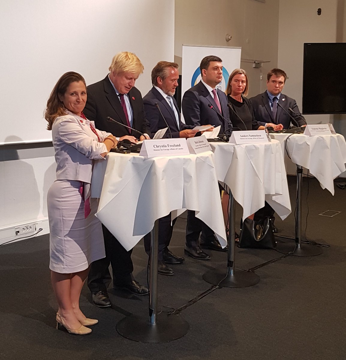 emifuruya1's tweet image. Press conference at #UkraineReformConference. FM @cafreeland pleased to confirm Canada will host next conference in 2019. Le Canada sera hôte en 2019 pour continuer et renforcer notre soutien à #Ukraine. #cdnpoli @CanadaFP @DanishMFA