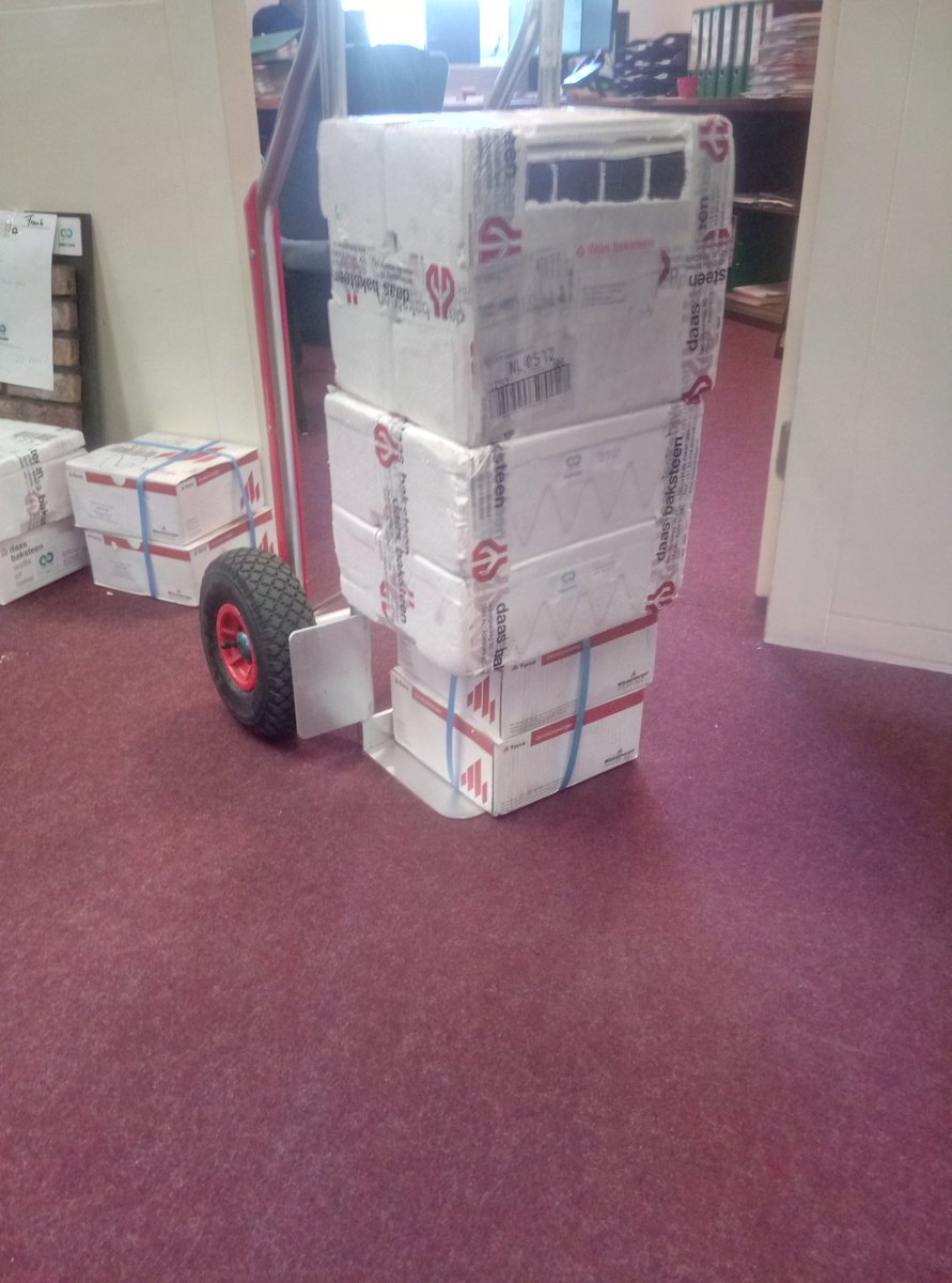 De monsters van @DaasBaksteen en <a href="/WienerbergerNL/">Wienerberger NL</a> komen nu Al gelijktijdig binnen bij <a href="/Brinkmanbakst/">Brinkman baksteen</a> 
#hetgaatwelergsnel 😃