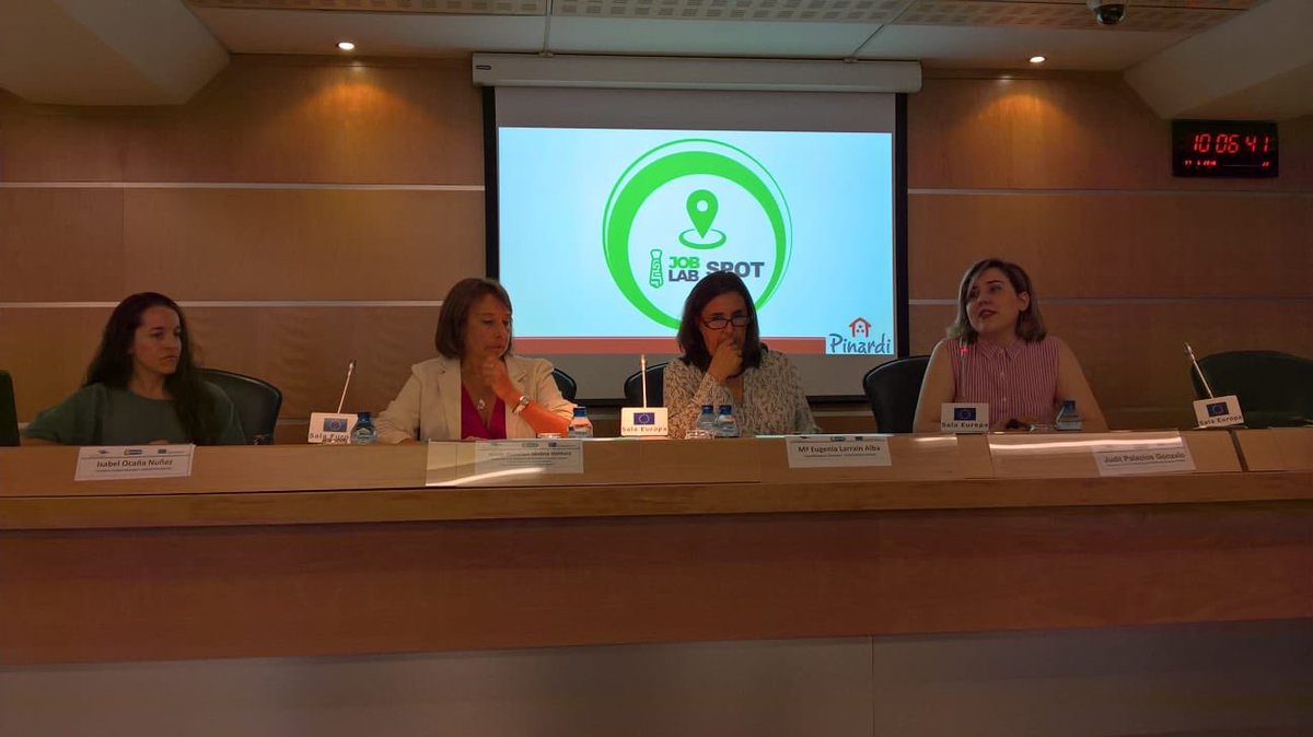 pinardi_oficial's tweet photo. Esta mañana presentamos el Proyecto Erasmus+ Job Labyrinth en el Evento Multiplicador del proyecto "GAMIFICATION to Play and Play to Learn" coordinado por @AIDEJoven y la colaboración de la @ComunidadMadrid https://t.co/HFrYmtjS0q