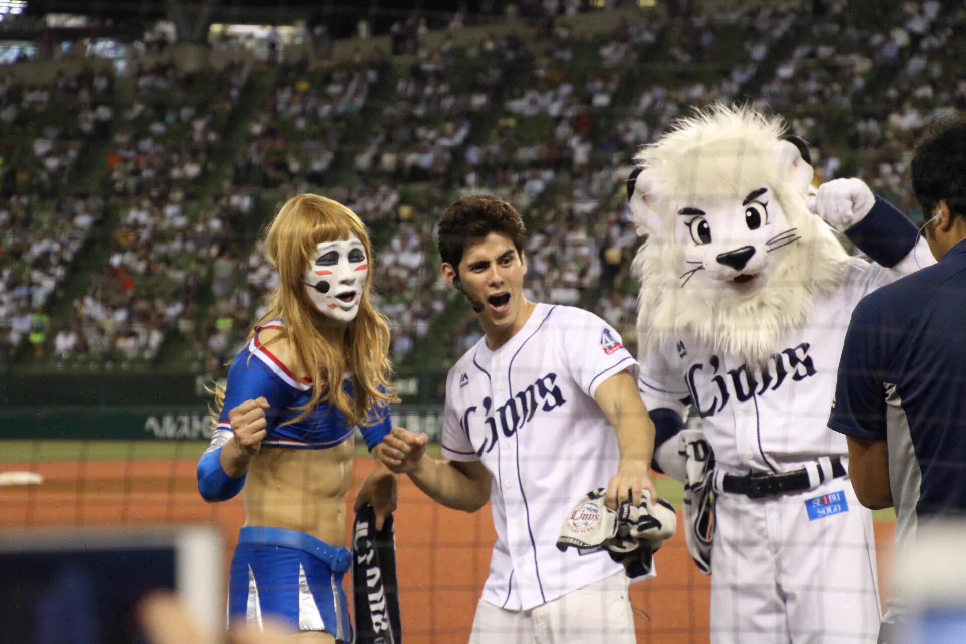 美ボディのチアガールに目が釘付けw樽美酒のチア姿にファン急増中www