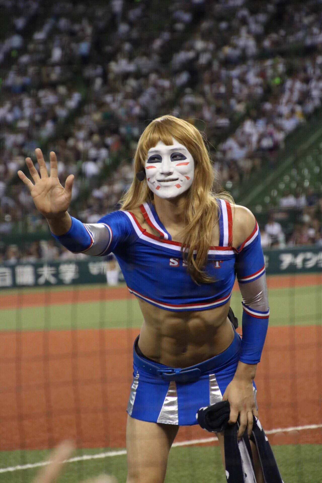 美ボディのチアガールに目が釘付けw樽美酒のチア姿にファン急増中www