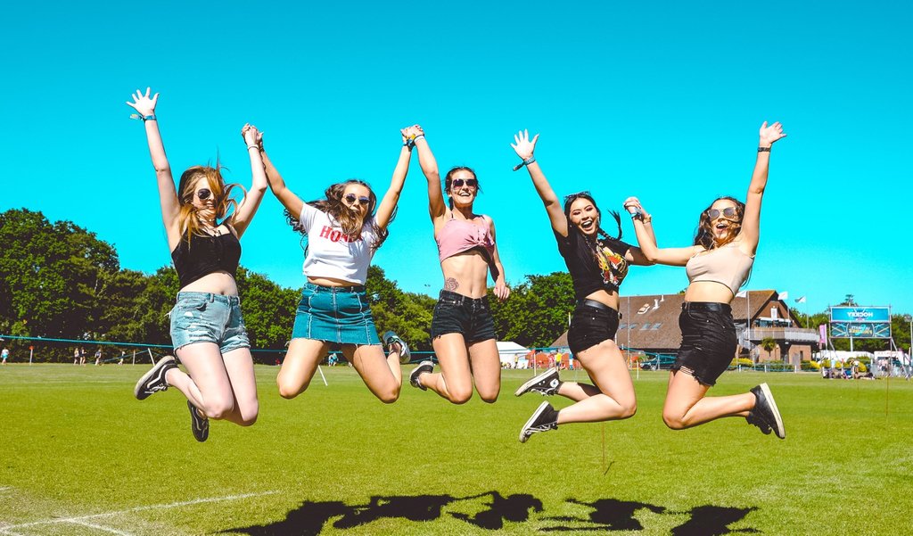 Our party goers have such a brilliant time and we love to see them enjoying themselves!! Bring on 2019 🎉🤩🤪
•
•
•
•
•
•
•
•
#Bournemouth7s #SportingGlastonbury #Summer #throwback #Instadaily #memories #Sun #FeelGood #friends #f4f #cocktails