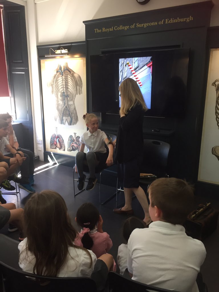 SchoolBroughton's tweet photo. We had a fab trip to @surgeonshall to celebrate our science topic #DYWBorders @SSERCprimary https://t.co/OBMYB4jFmZ