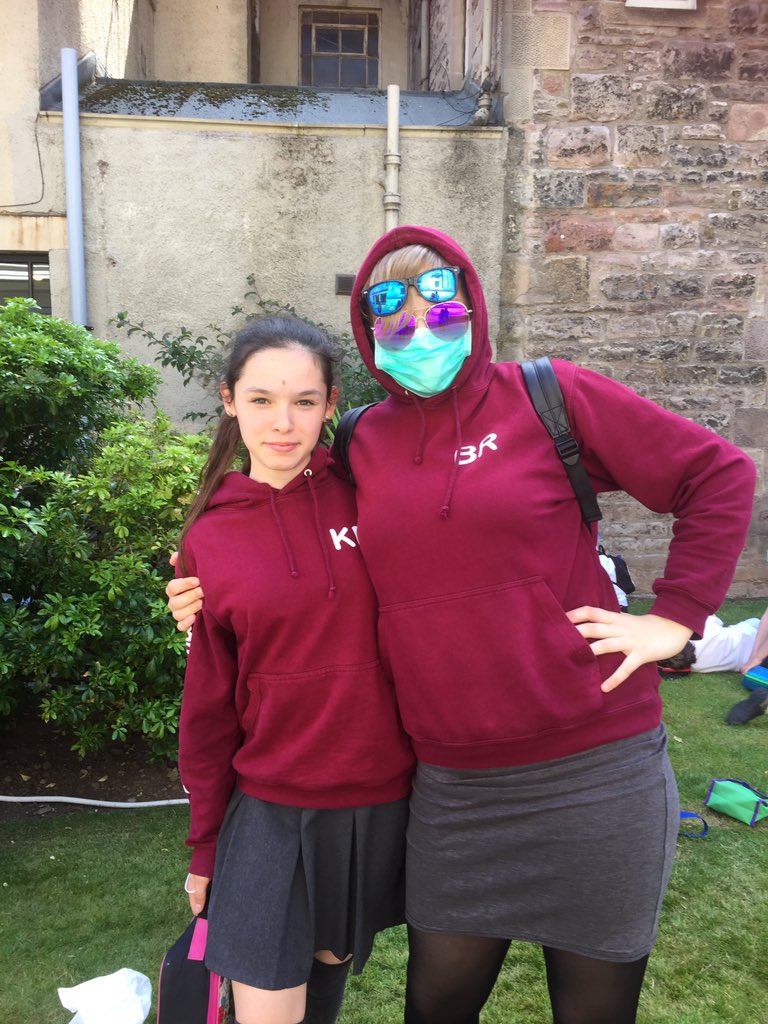 SchoolBroughton's tweet photo. We had a fab trip to @surgeonshall to celebrate our science topic #DYWBorders @SSERCprimary https://t.co/OBMYB4jFmZ
