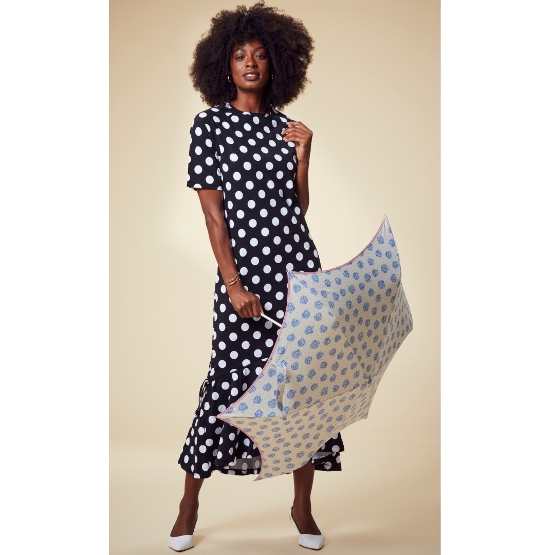 FultonUmbrella's tweet photo. Did someone say heatwave??? Protect yourself in style from harmful UV Rays with our Parasoleil range. Available online now. #fultonumbrellas #sun #summer #parasol #upfprotection https://t.co/HYuYqjGkam