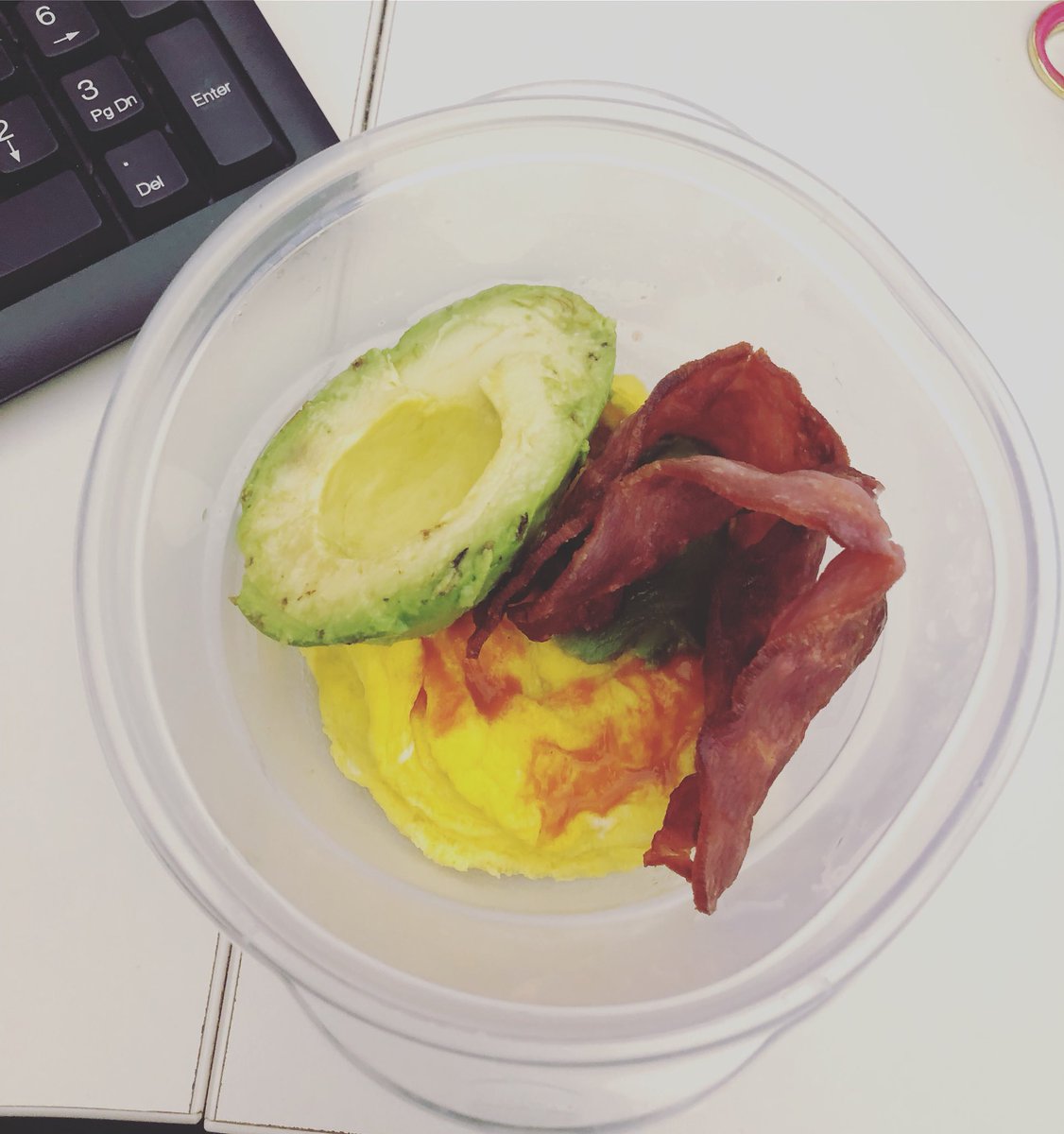 GabriellaDeLuca's tweet photo. Traded in my usual oatmeal for eggs, avocado &amp; turkey bacon as I attempt #Whole30 #wishmeluck #illneedit #stillhungry 🥚🥑🥓 https://t.co/GxaCpLklJ0