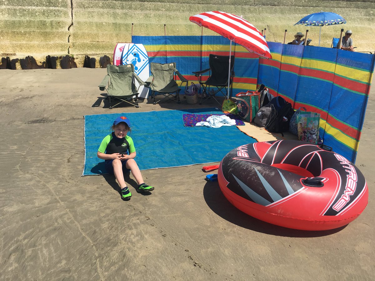 seeking_sights's tweet image. Our home for the day, Charmouth Beach 😁#beachday #adventure #fossilhunt #worldschooling #seekingsights