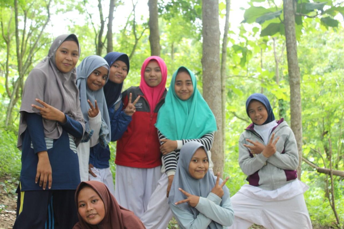 "Sebaik-baik manusia adalah yang paling bermanfaat untuk orang lain"