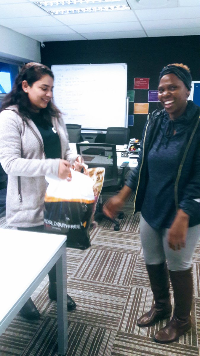 LiziweNdalana's tweet photo. At @ExpressLaundry5 we serve our customers with laughs and love. #washing #laundry #happyclient #ExpressLaundry https://t.co/e08Ver8ozW