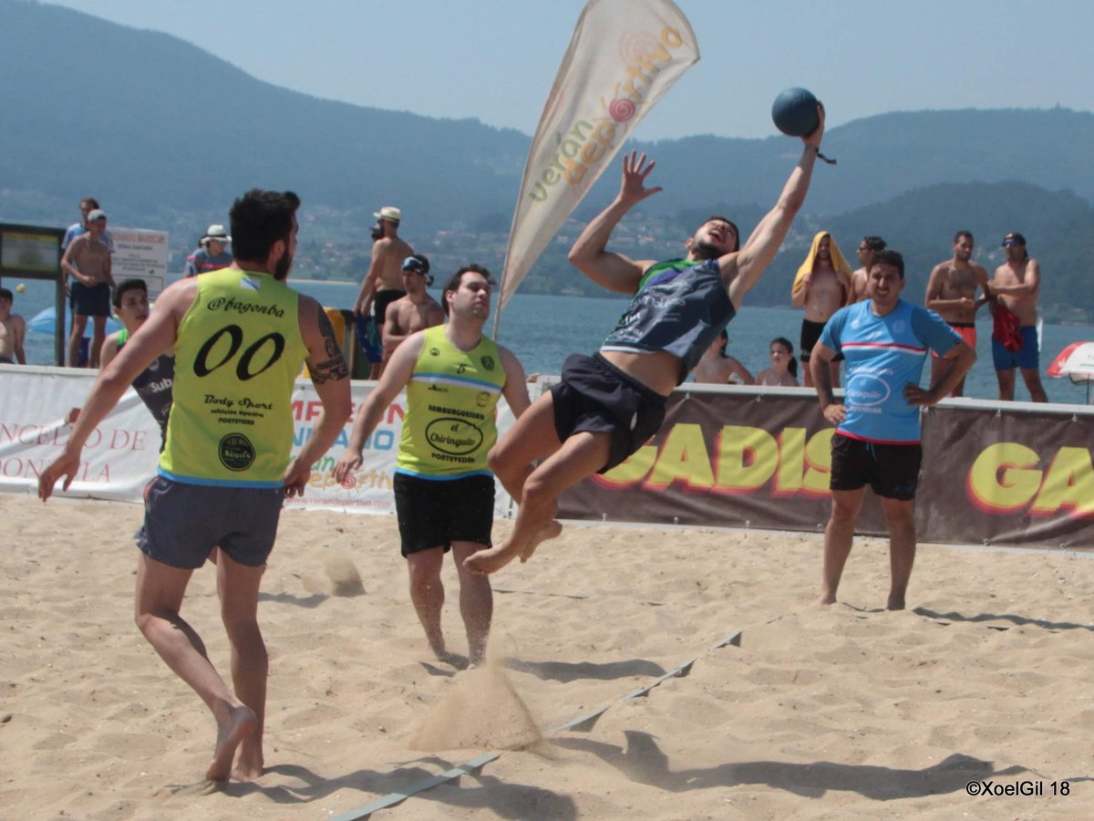 verandeportivo's tweet photo. #balonmano playa volverá a sorprenderte, no te lo pierdas … desde el viernes y hasta el domingo, en Playa de Lourido, prueba puntuable en Campeonato Gallego #atornear #vdo18 #vdobp18 
@CocaCola_es #eventosconbuenambiente @DecathlonES @talleresrodosa @gadis imágenes @xoelgil https://t.co/jjIfXrD4ST