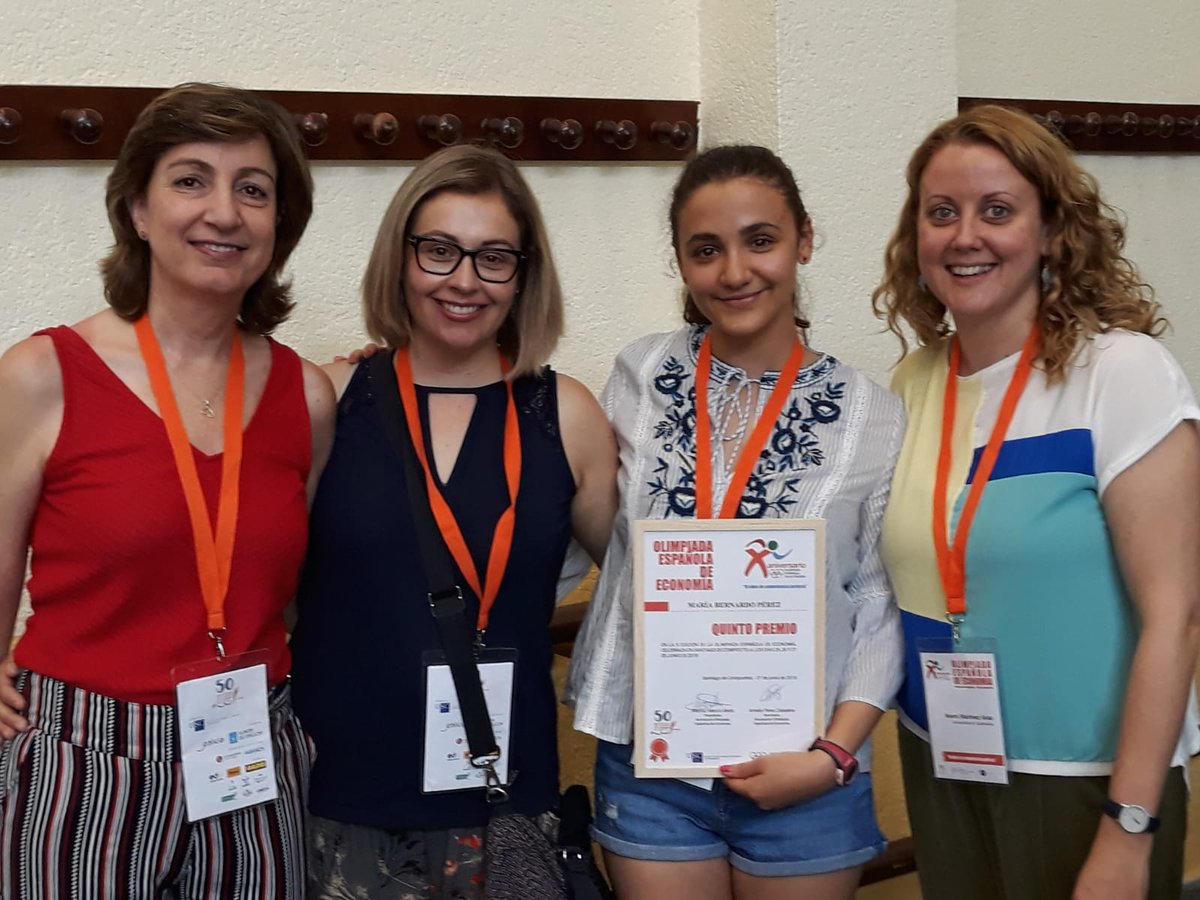 María Bernardo, ganadora de la Olimpiada de <a href="/EconomiaUsal/">Economía y Empresa</a> queda 5º en la Olimpiada Nacional, celebrada en Santiago de Compostela.Recibe certificado y premio en metálico