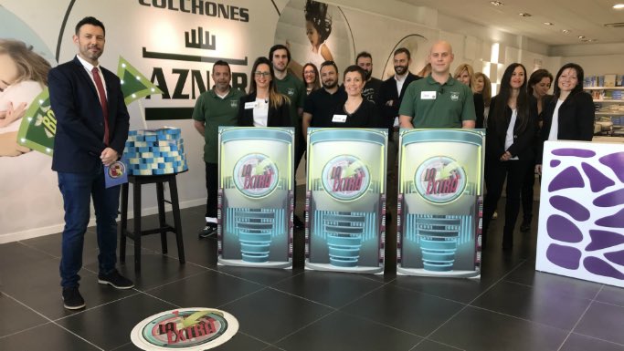 colchonesaznar's tweet photo. En equipo del programa de @LaExtra_ATV presentado por @InakiUrrutia visita a #colchonesaznar ¿Quien se llevará el premio? 🥇 @aragontv @colchonesaznar https://t.co/7lZ6Rui20B
