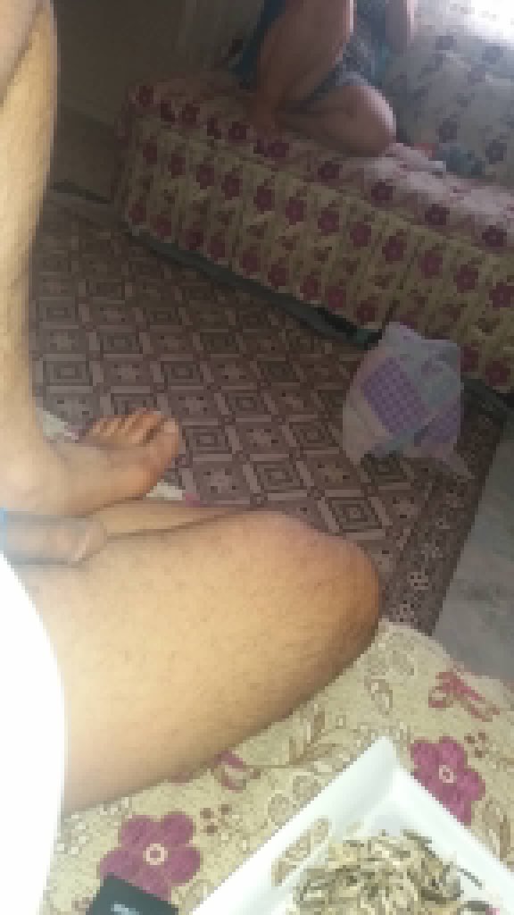 AiekHc's tweet photo. امي مشتهيه شافت زبي وقالت ماينفع بدي زب طويل https://t.co/W3V56Tj8ud