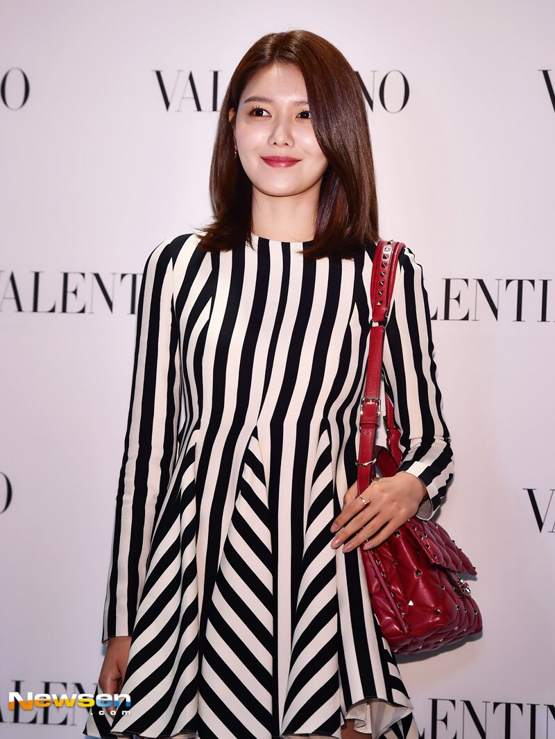 sooyoungnews's tweet photo. 180627 Sooyoung - ‘VALENTINO’ Opening Party by press https://t.co/HHFG1jzIoD
