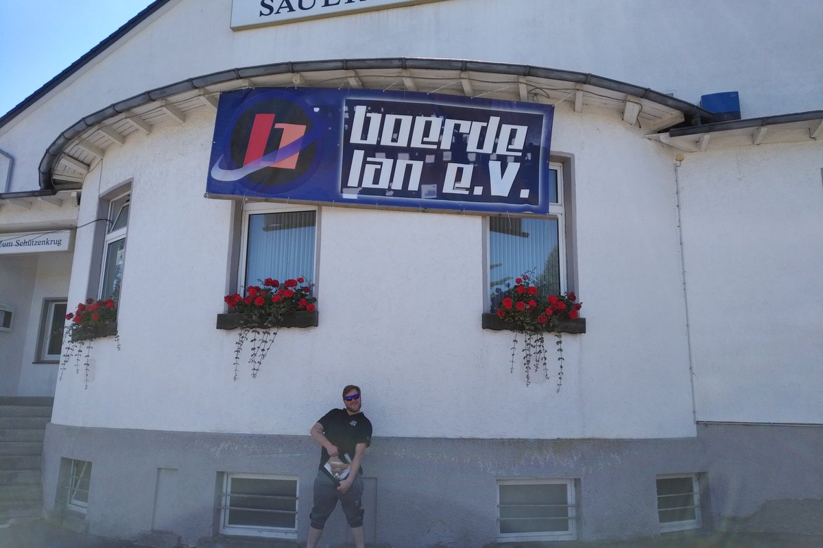 BoerdeLAN's tweet photo. Das Banner hängt. Jetzt fehlen nur noch ein paar "Kleinigkeiten" #BoerdeLAN #blan26 @Maj0rCh4n https://t.co/vBnVBNVKqM