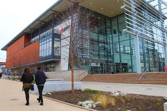 dmuleicester's tweet photo. We'll be live on Facebook later today to show you around our fabulous @demontfortsu and and get your questions answered by @DSU_MaC and @DSU_Edu ! Let us know any questions you have and make sure you join us at 4.30pm 👉   https://t.co/ogdaMVp7RD  #IchoseDMU https://t.co/f9wG2PM4sw