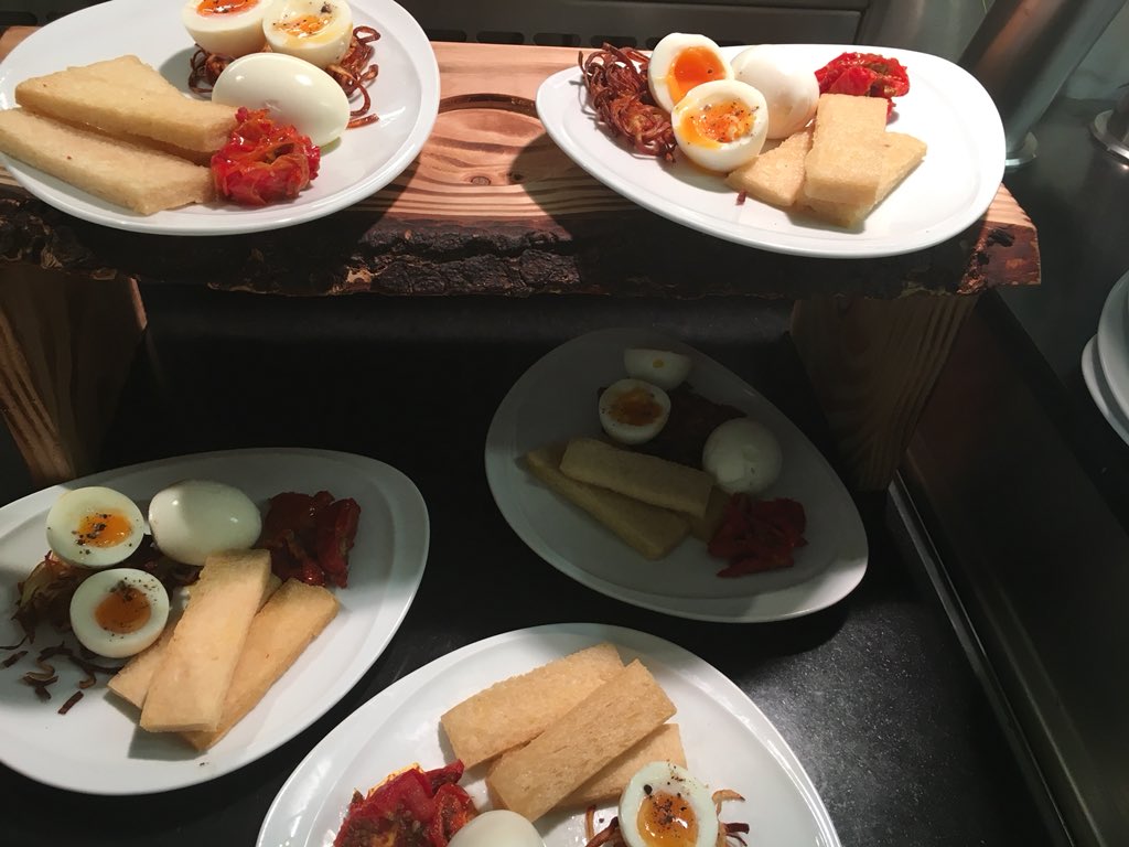 kish30102009's tweet photo. Eye catching platter this afternoon at @W2storeys @BaxterStorey. Potato rosti, free range boiled egg, sun-dried tomatoes & soliders! #proudteamwork @EdWalker18 @Artur170179 @AmeliaHeminway @samroth88 @SuzieRobinson42!! #chefs https://t.co/sVQkWsaVM5