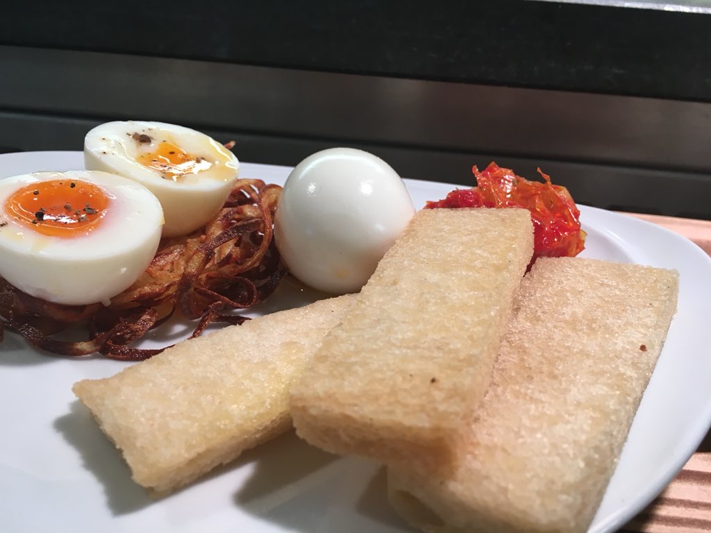 kish30102009's tweet photo. Eye catching platter this afternoon at @W2storeys @BaxterStorey. Potato rosti, free range boiled egg, sun-dried tomatoes & soliders! #proudteamwork @EdWalker18 @Artur170179 @AmeliaHeminway @samroth88 @SuzieRobinson42!! #chefs https://t.co/sVQkWsaVM5