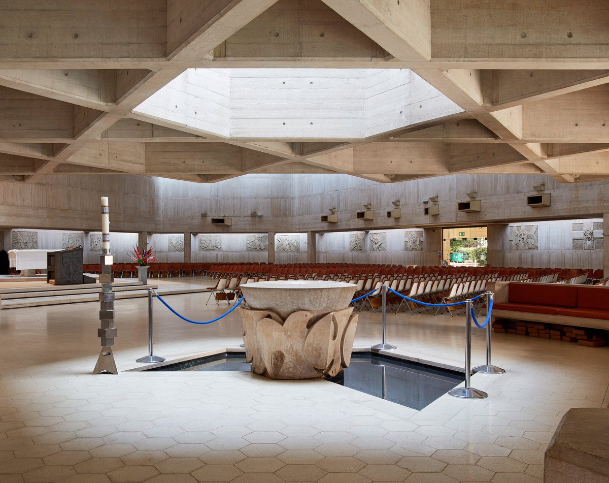 Clifton kathedraal in Bristol gerenoveerd - imposant betonnen interieur bit.ly/2ItQ5NB