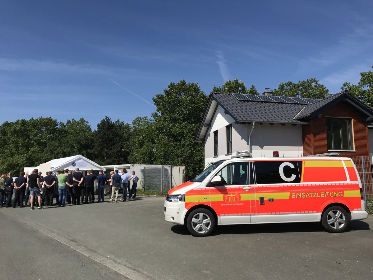 FeuerwehrPB's tweet image. Wir haben heute zwei Übungen in einem Forschungsprojekt „intelligente Technik im SmartHome“ (@irisprojekt) gemacht. Ein deutlich schnellerer Einsatzerfolg durch diese Technik! #smarthome #paderborn #irisprojekt
