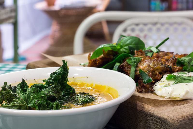 ¡Hora de comer! 🕑¿Te hemos abierto el apetito? 😋 Ven y disfruta de nuestros platos. Sanos y buenísimos ✅