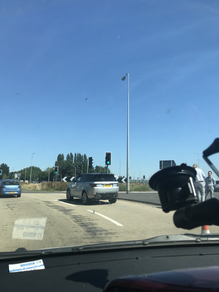 angela_whelan's tweet image. Will it be as ‘reliable’ as this one? #brokendown #conedoff #brandnewvehicle