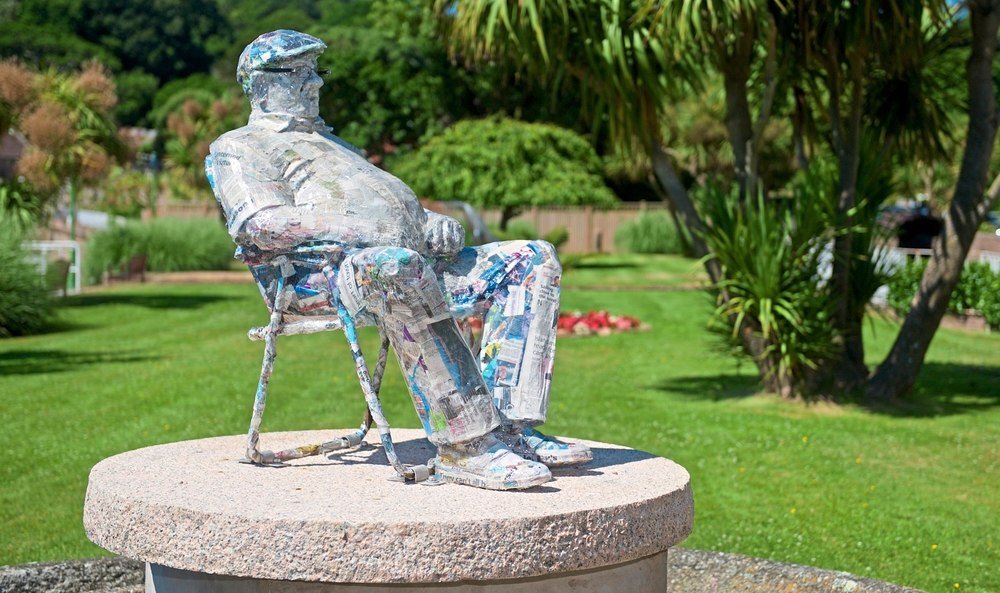 Our latest podium art winner featured in yesterday's <a href="/JEPnews/">jepnews</a> -  Raewyn Riva’s sculpture "Everyday Contentment" fondly known as Eddie! buff.ly/2tylt8O