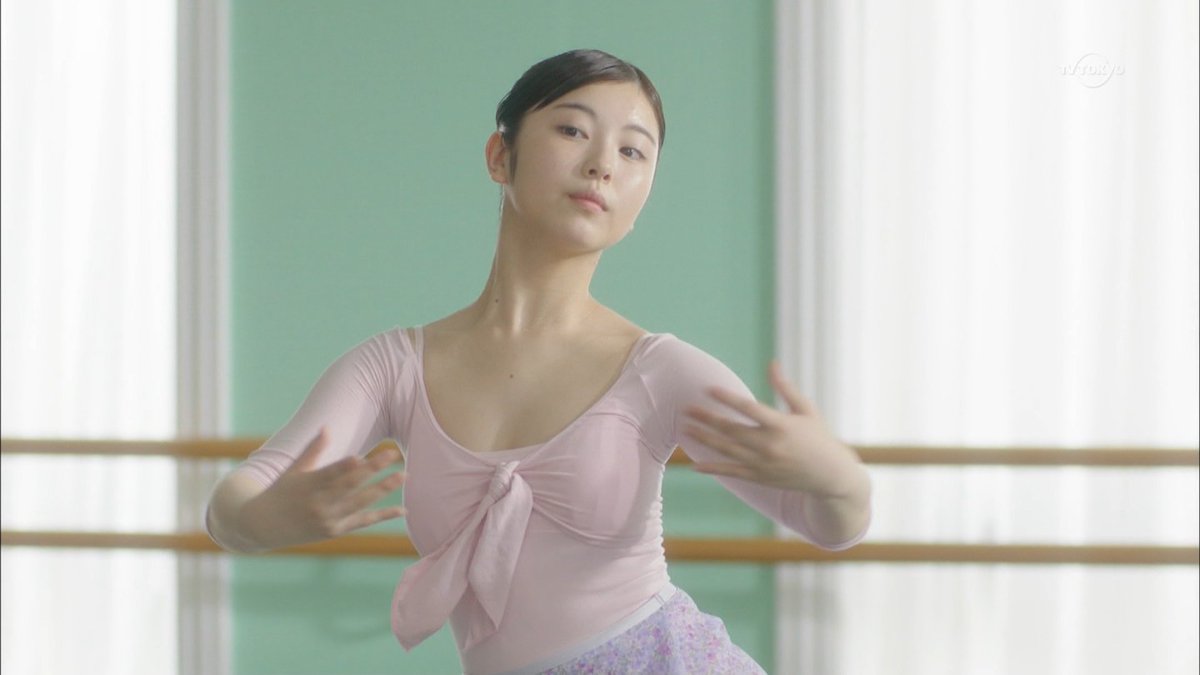 浜辺 美波 おっぱい