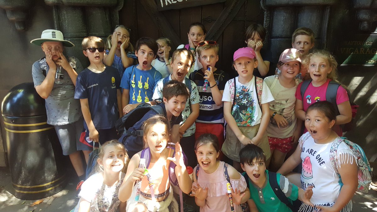 Clare_FJ's tweet photo. Year 5 are having a fab time at Drayton Manor. Can you tell which picture is before the haunted house? @winterfoldhs https://t.co/WpuwVKIj8j