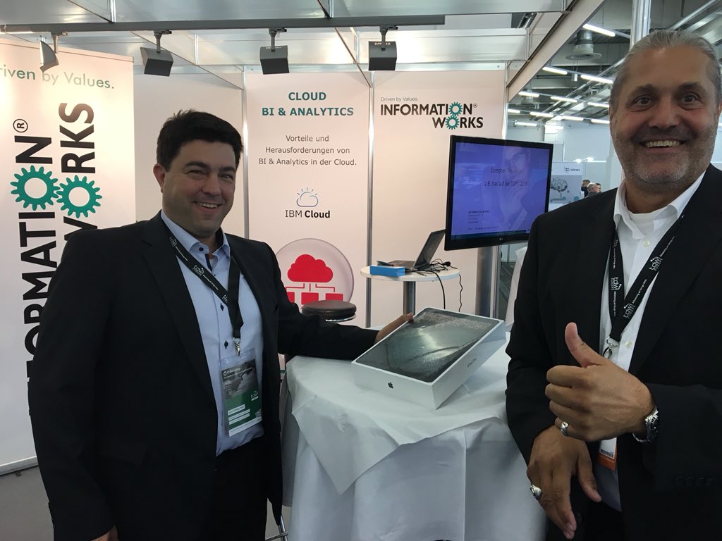 IWreports's tweet photo. Der glückliche Gewinner (links) eines iPad Pro neben der INFORMATION WORKS Glücksfee Uwe Müller
#TDWImuc https://t.co/VKOwSIdcnK