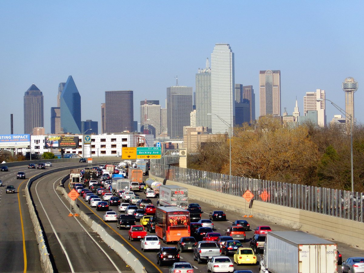 Transit wonk must-read! Why frontage roads are bad for communities! buff.ly/2Hx5ITG #transit #transportation #frontageroads #dallas #dallastransportation