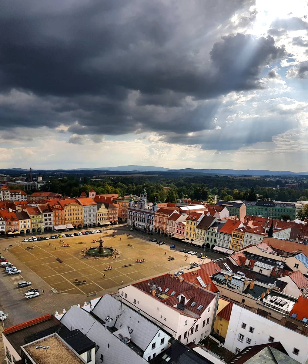 kupastudio's tweet photo. OVER THE CITY
#sunrays #clouds #sky #downtown #city #square #náměstíPOII #CernaVez #Black #Tower #CeskeBudejovice #urbanphotography #SouthBohemia #czech_vibes #loves_czech #fotimecesko #beauty_of_czechia #fromczechia #visitcz #your_world_live #nas_svet
📷 #S8plus #SamsungGalaxy https://t.co/aWDyeFTpWR
