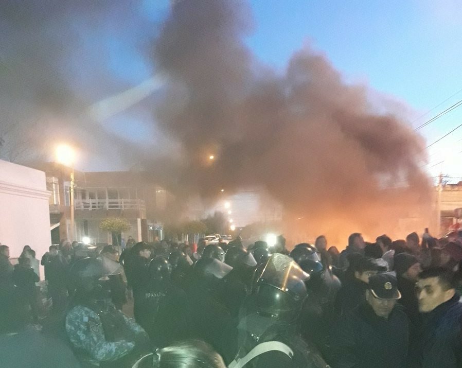 MaruOrtizTw's tweet photo. #DocentesEnLucha
#Chubut
11hs. movilización en #Rawson (10hs. caravana sale de #Esc712)
17:30hs. concentración en Peatonal Luis Gazin, #Trelew https://t.co/FyCqaLdvyH