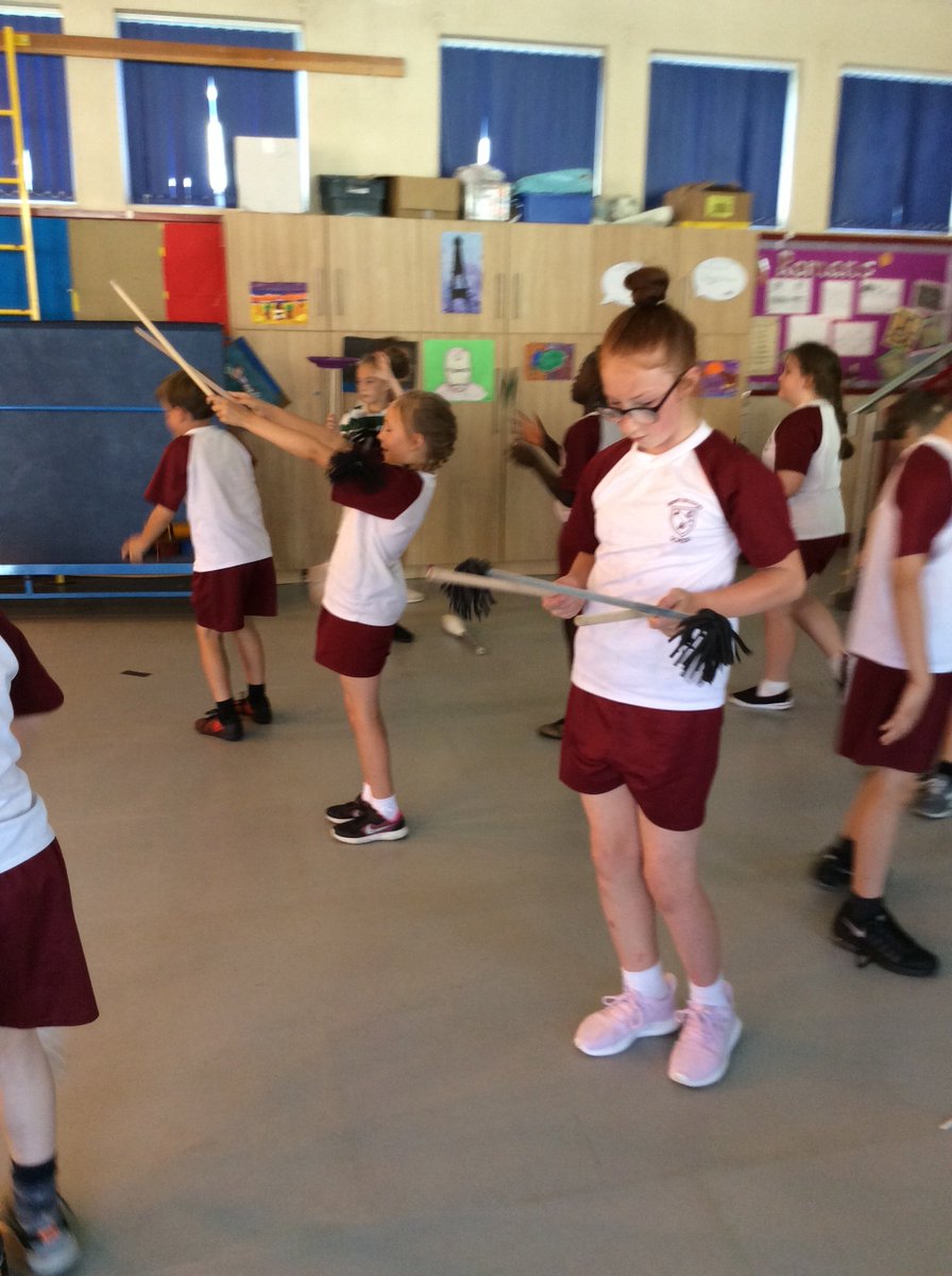 Y4StCecilias's tweet photo. Circus skills this morning, no clowning around here! 👏 #SportsandHealthWeek https://t.co/9VH6JhHT9G
