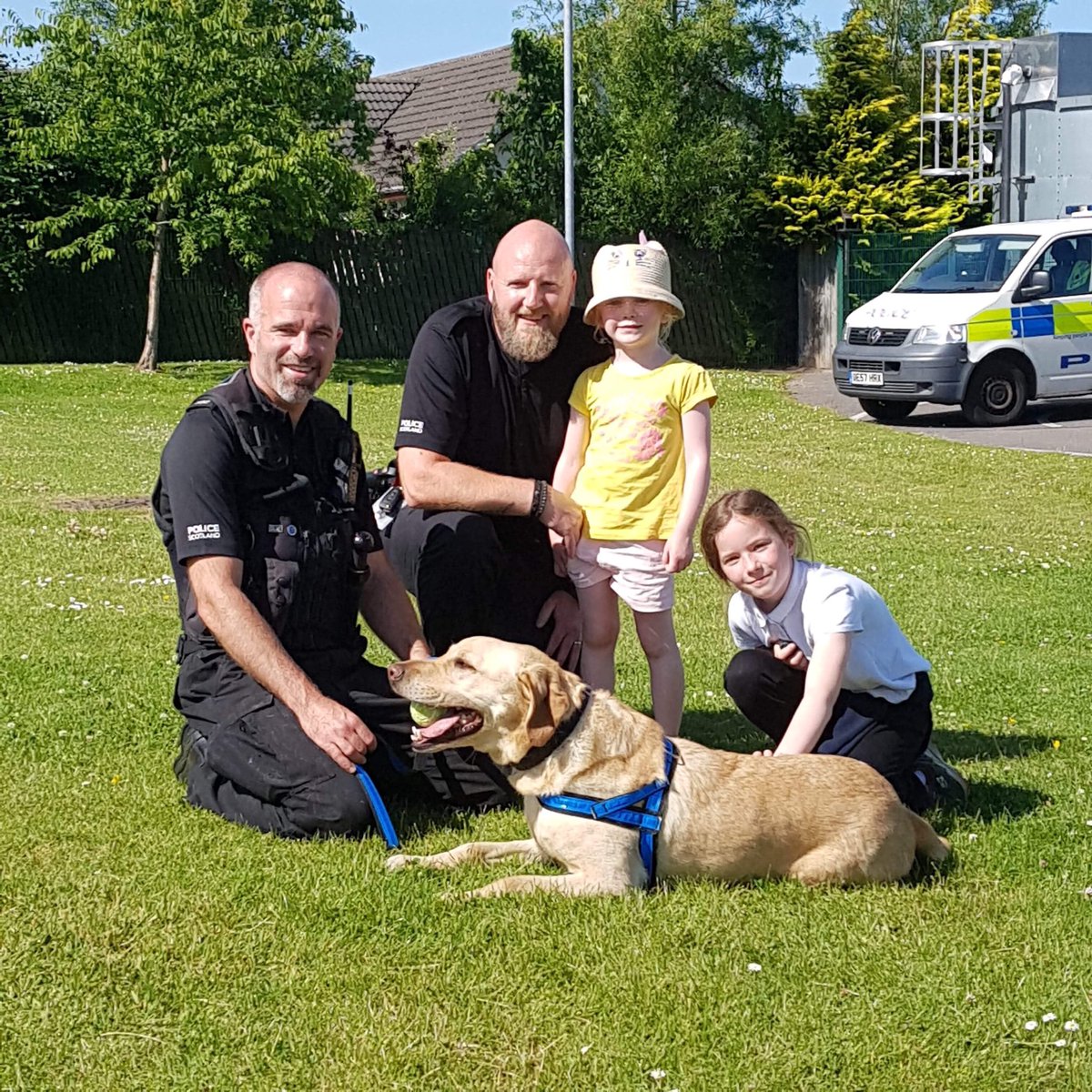 PSOSDogs's tweet photo. #PDOss happy visiting Culbokie school on the Black Isle today @NorthHighlandPolice @NorthernPolice #PoliceDogs #CommunityEngagement #BackToSchool https://t.co/HJH0FXuGc7