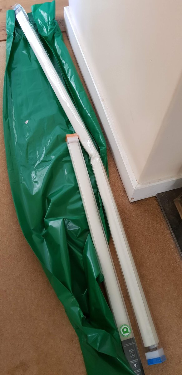 mandieq's tweet image. This is how my new blinds have arrived @DunelmService. 
Not sure that bend is supposed to be there? But surely wrapping them in plastic would protect them?? #SarcasmAlert #PackagingFail