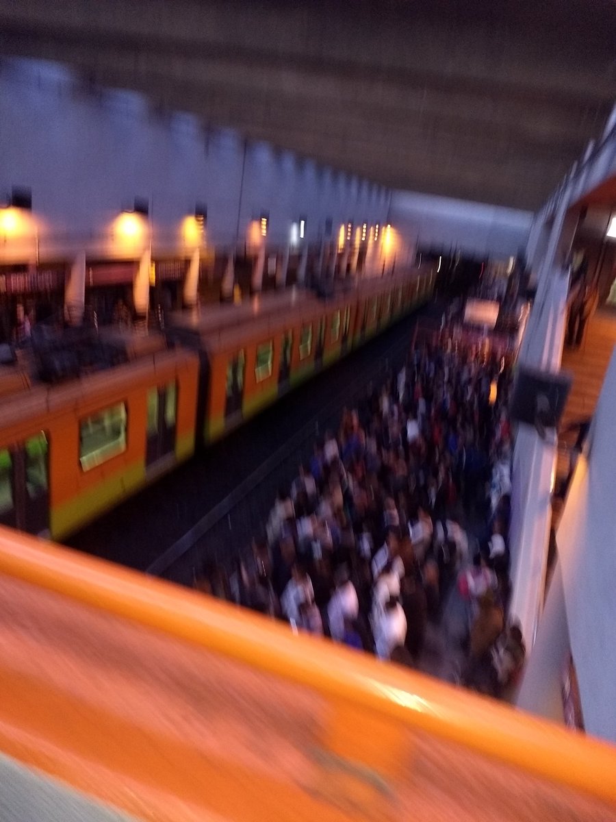 WrIslas's tweet image. Desde tempranito excelente servicio   hora y media para 10 estaciones, felicidades #lineaA @MetroCDMX