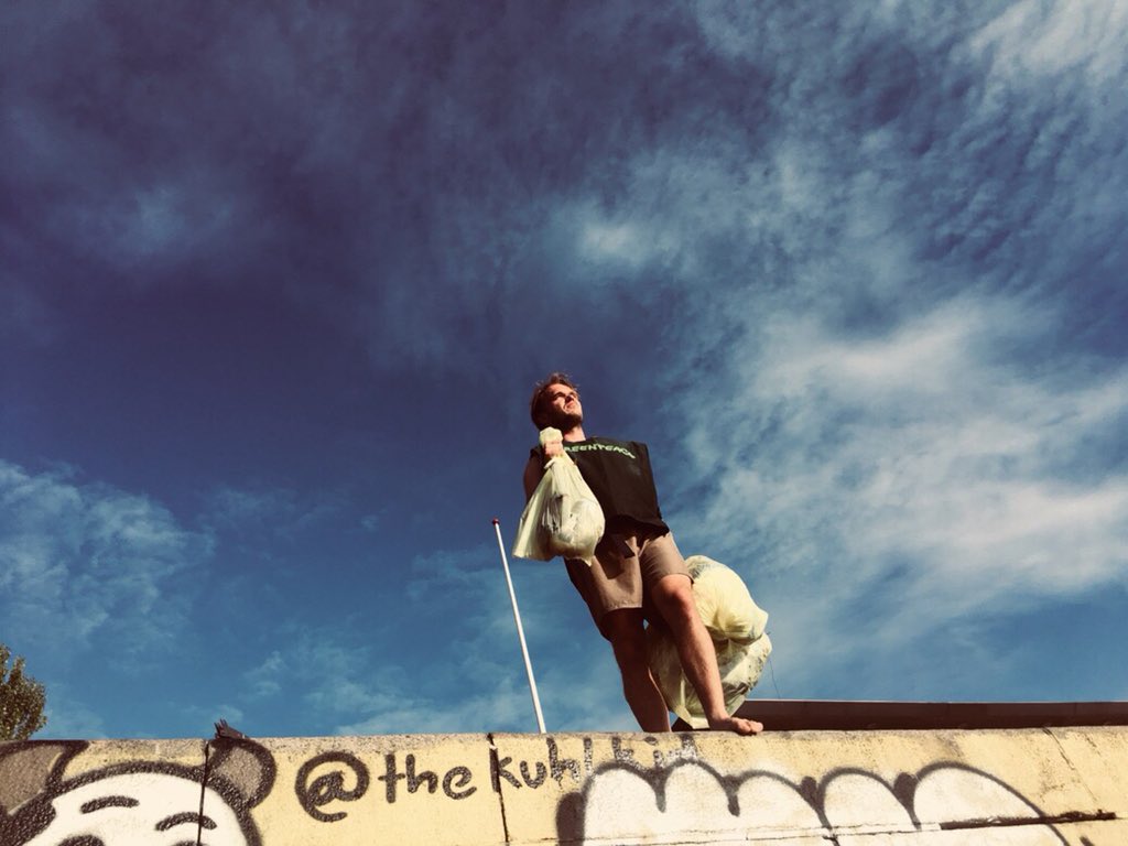 HHagbom's tweet photo. This week #GPNvol ’s took action on the canals of Copenhagen for a plastic-free future. Follow this link to see how you can engage your community and put pressure on decision makers and industries to end plastic pollution https://t.co/UllSuZlEq1 #breakfreefromplastic https://t.co/VlErf2uEaU