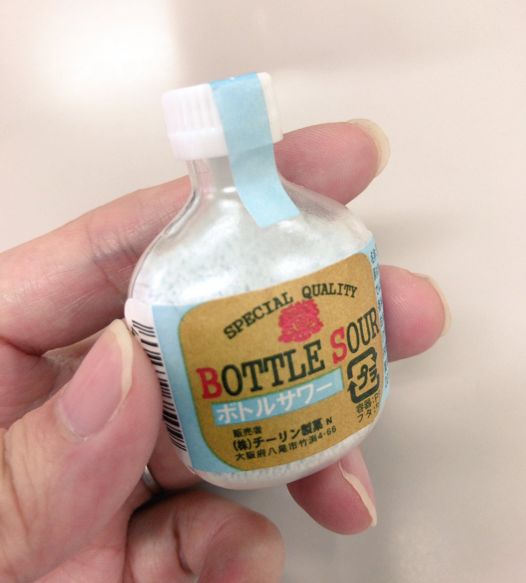 キョロさんとゲームと 駄菓子屋でインコ達のオモチャ購入 ついでにお菓子を少々 W このボトルサワー まだあるのか 子供の頃 食べ終わったら麦茶を入れてウイスキー的な色味を楽しんでた しかもポッケに忍ばせといて のど乾いたぜぇ