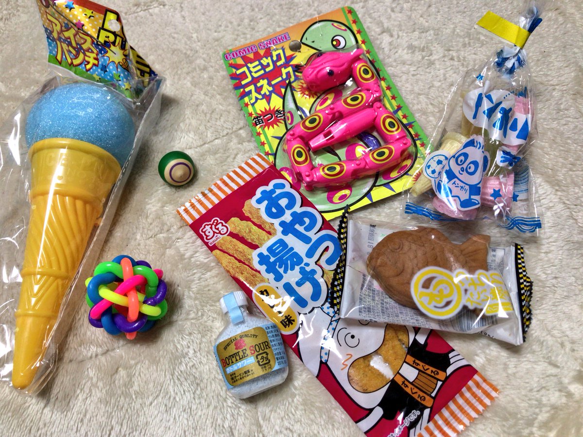 キョロさんとゲームと 駄菓子屋でインコ達のオモチャ購入 ついでにお菓子を少々 W このボトルサワー まだあるのか 子供の頃 食べ終わったら麦茶を入れてウイスキー的な色味を楽しんでた しかもポッケに忍ばせといて のど乾いたぜぇ