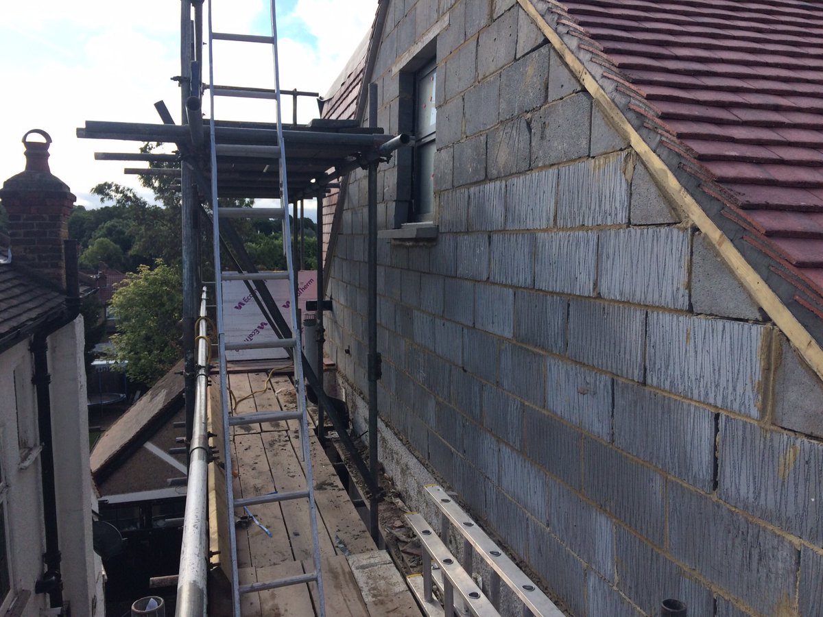 PegasusPlaster's tweet photo. Gabel end after loft extension to be pebble dashed using a 10mm shingle #Enfield #pebbledashing https://t.co/YCvsN4TgSX