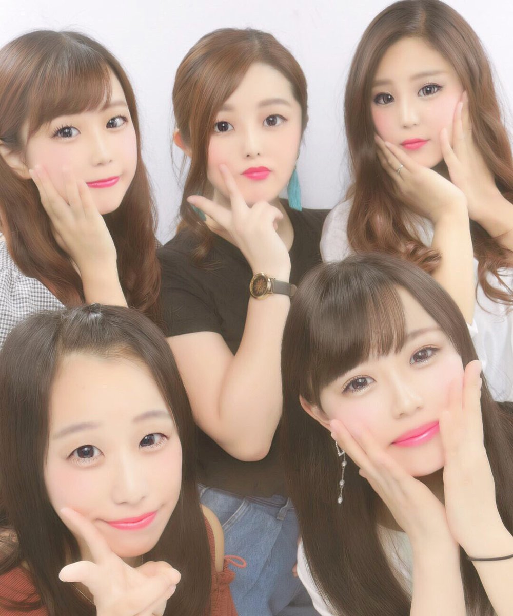 Moe20131206's tweet photo. 06.26 

久しぶりやったけどみんな変わらずで楽しかったあ🌷 すき！！❤︎
スタバのチャンキークッキー？飲んだけどやっぱキャラメルか抹茶やなあ🍪 https://t.co/90vxzARQXK