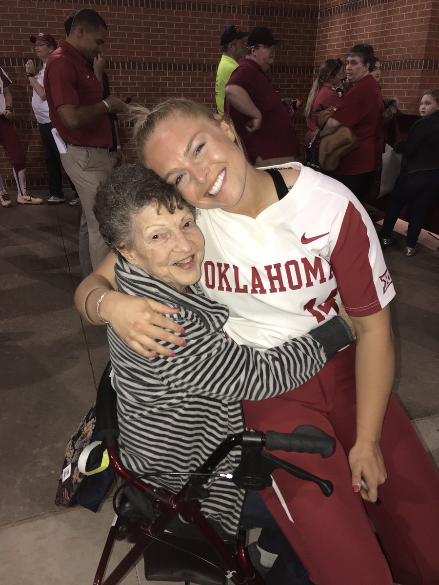 ShellyLowary's tweet photo. Happy 22nd to our beautiful, determined, soft hearted girl! Have a wonderful day in Florida!💕 🎂#chicagobandits #beatpride🙏🏻 https://t.co/1QwQzGRWrh